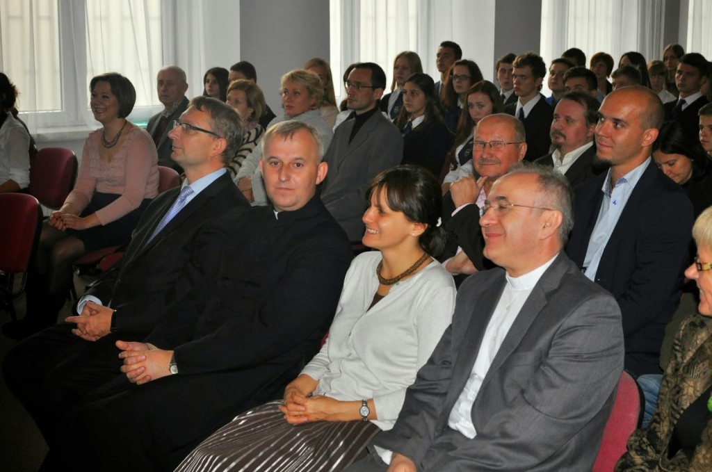 Wśród gości (od lewej): poseł Artur Górski, ks. Grzegorz Suchodolski, p. Eliza Dzwonkiewicz - Prezes Fundacji BZ WBK, ks. Józef Kloch.